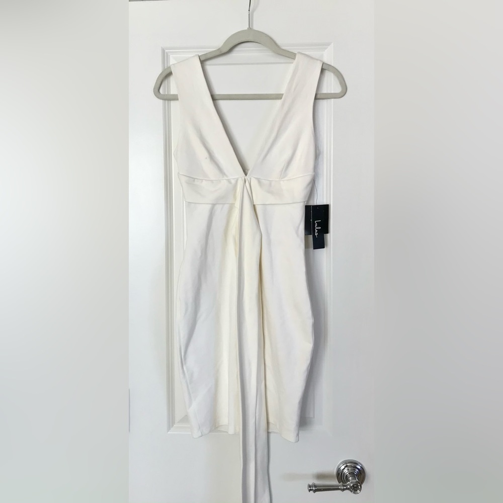 NWT Lulu’s White BodyCon Dress. Size Small.